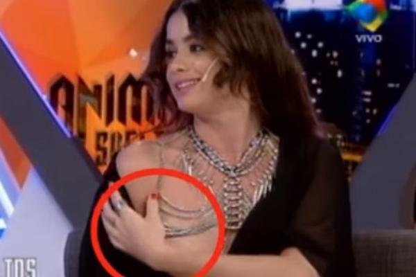 UPS! Manekenka pokazivala ogrlicu, pa usput sevnule...(VIDEO)