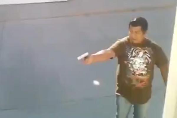 Ne pričaj sa njim, UPUCAJ GA! Komišijska čarka prerasla u obračun pištoljem! (VIDEO)