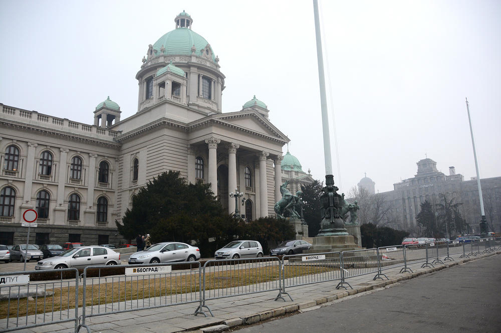 POGINUO RADNIK U ZGRADI PARLAMENTA: Lift mu otkinuo glavu dok je pokušavao da ga popravi