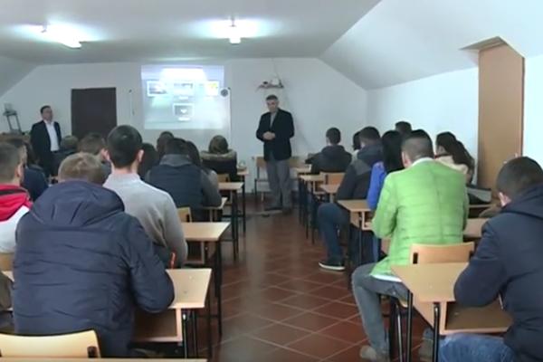 HIT OGLAS ŠKOLE IZ TUTINA: Polaganje je povoljno, brzo, EFIKASNO???!!! (FOTO)