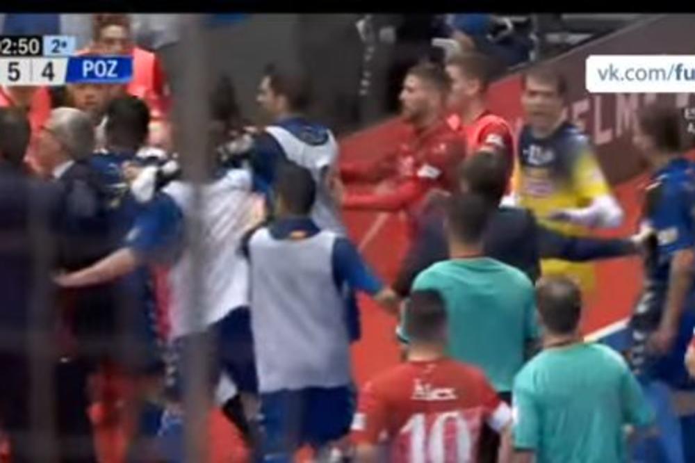 Kakva šorka na futsal meču! Dugo niste videli ovakvu makljažu na nekom sportskom događaju! (VIDEO)