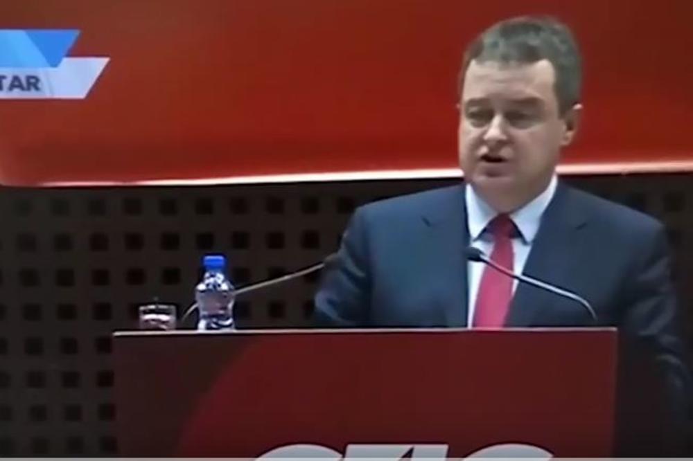 IMA LI NEKO PROTIV? ZNAČI NEMA! Snimak Dačića koji IGNORIŠE glas protiv Vučića na glavnom odboru SPS postao HIT! (VIDEO)