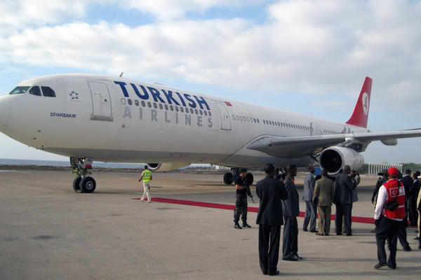 EVAKUISAN AVION TURKIŠ ERLAJNSA U NEMAČKOJ: Stigao anonimni preteći poziv, 111 putnika i članova posade vraćeno na terminal!