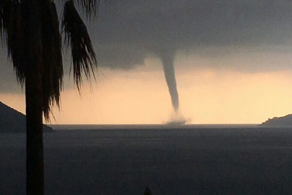 NEVREME pogodilo HERCEG NOVI: Morske pijavice u blizini prevlake