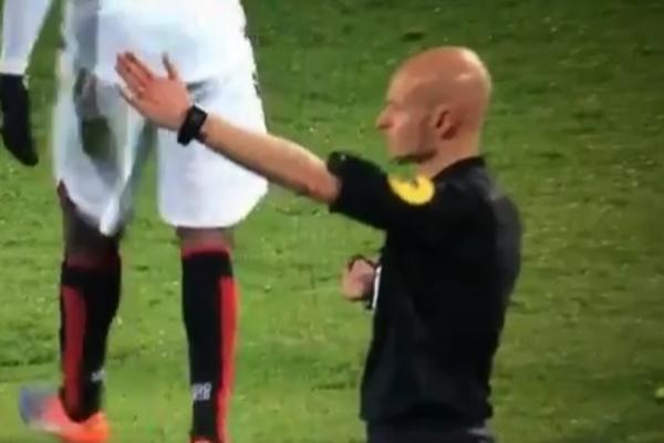 Dioptrija... +20! Baloteli je ponovo dobio crveni karton, ali iz razloga nepoznatih i samom sudiji! (VIDEO)