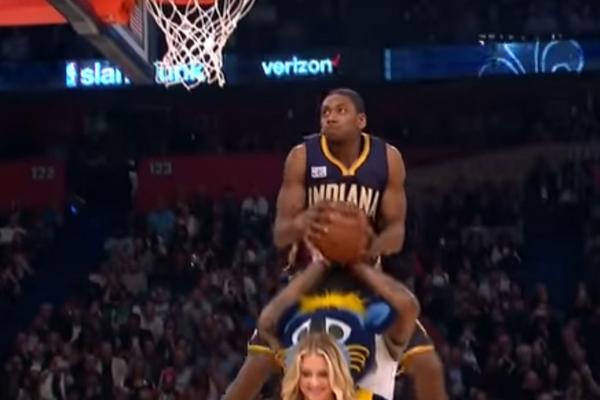 NEBESKI LET! Dok su svi gledali u superzvezde, sin legende San Antonija je ukrao trofej! (VIDEO)