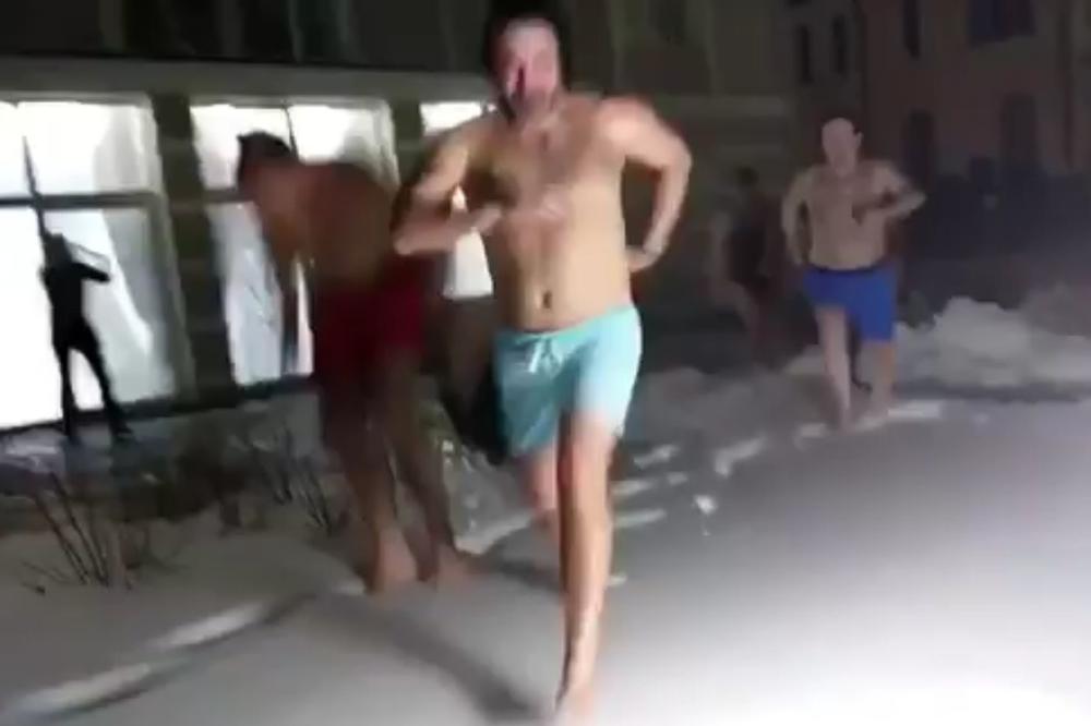 NAJVEĆI HIT: Bogoljub Karić go do pojasa izlazi iz saune, baca se u sneg, i drma VOTKU s nogu! (VIDEO)