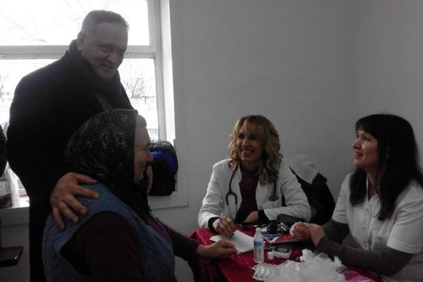 KAD VAS LEČI PARTIJSKI LEKAR: SNS organizovala preko 200 pregleda u Leskovcu!