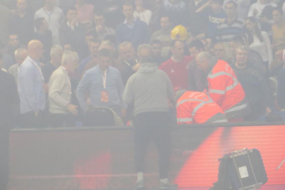 IMA KRVARENJE U OKU: Iz Kliničkog centra ne stižu dobre vesti o stanju čoveka koga su Grobari pogodili bakljom!