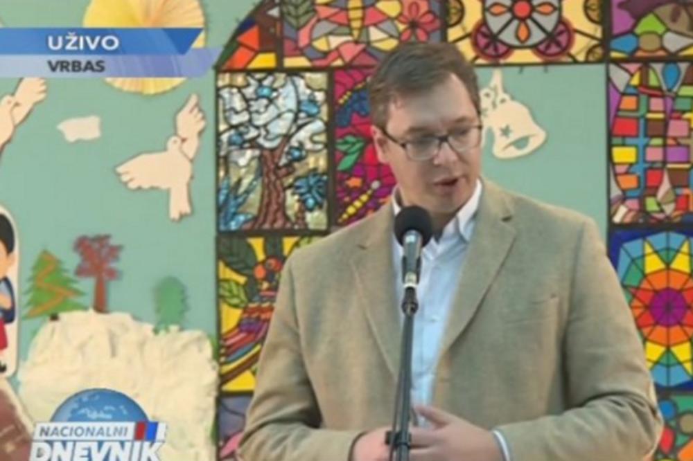 Vučić posetio osnovce u Vrbasu: Đaci, budite dobri i učite! A vi nastavnici - biće bolje! (VIDEO)