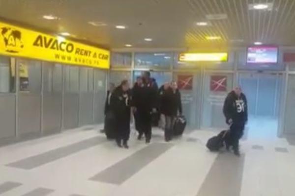 UVOD U CRNO-BELI SPEKTAKL: Srdačan doček za ekspediciju PAOK-a! (VIDEO)