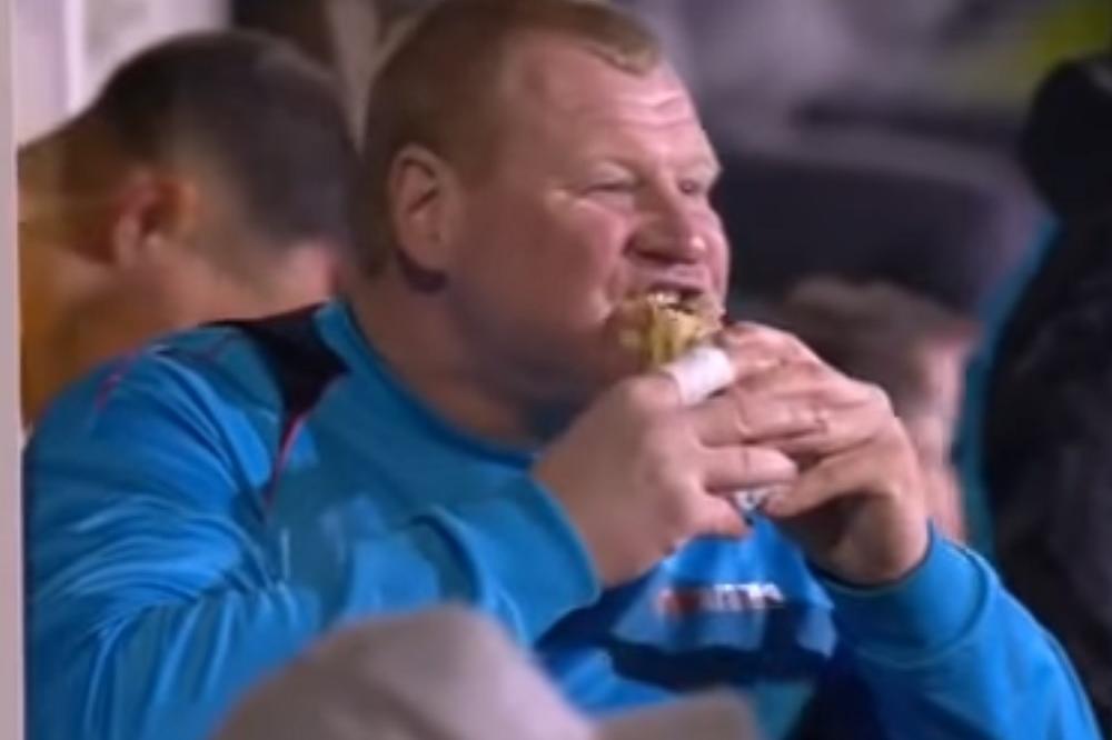 OZBILJNA NAMEŠTALJKA!!! Golman Satona nije slučajno pojeo pitu, već se lepo opario zbog toga?! (VIDEO)