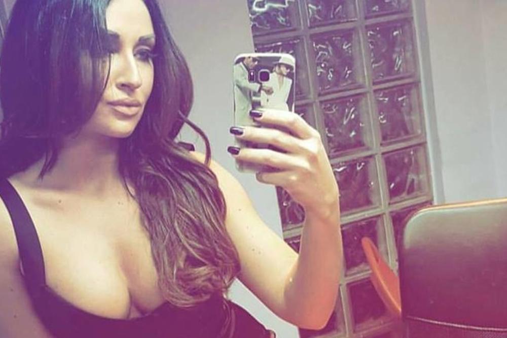 IZ ČISTA MIRA I NEMIRA? Nema više ni G od Grudi, Kaća Živković izvadila silikone! Kako vam se sada sviđa? (FOTO)