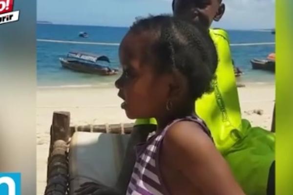 PRESLATKO! U zemlji za koju nemate pojma gde je mališani pevaju Zvezdine pesme! (VIDEO)