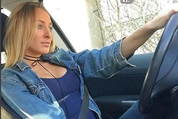 MA SAMO BAHATO! Đoganijeva ćerka za rođendan dobila auto! I srpski fudbaleri bi "mileli" sa ovom makinom u po gradu! (FOTO)