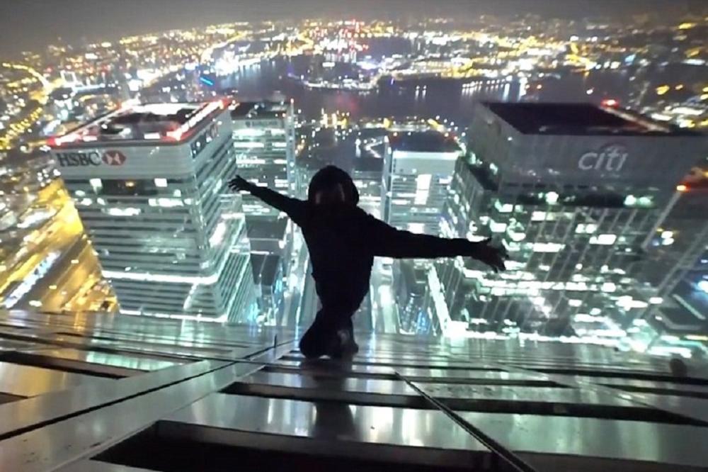 Ludaci se popeli na zgradu od 770 metara! Razlog je SKROZ BLESAV! (FOTO) (VIDEO)