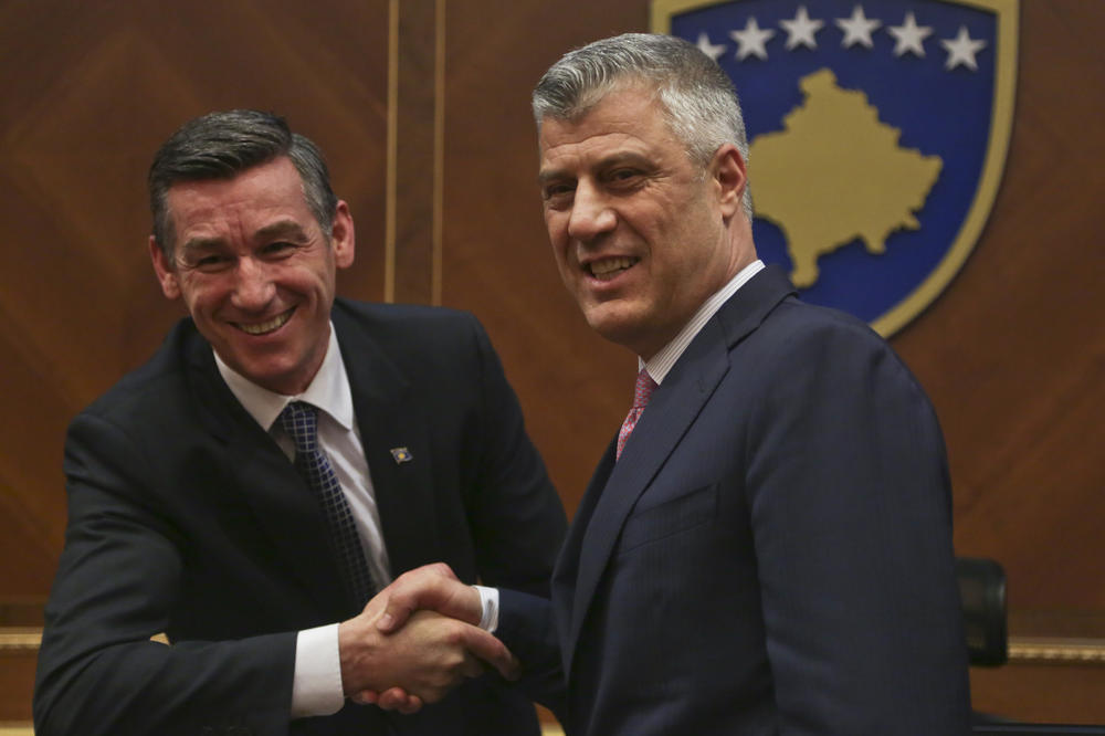 Veselji ispozirao sa Trampom pa poručio: Kosovo ima podršku SAD-a, postaće članica UN (FOTO)
