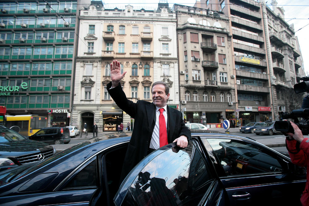 KARIĆ OBEĆAO KRUGU DVOJKE: Ukinuću padeže kad dođem na vlast!