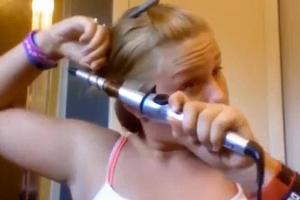 MALA, OTPALA TI KOSA! Usred snimanja saveta drugim devojkama desio joj se NEVIĐENI PEH! (VIDEO)