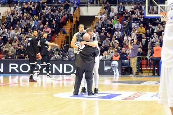 ZA*EBAH SE I SEDOH ISPRED MIŠE, NA POLUVREMENU SAM MORAO DA ODEM: Dirljiv oproštaj Zvezdine legende od Tumbasa!