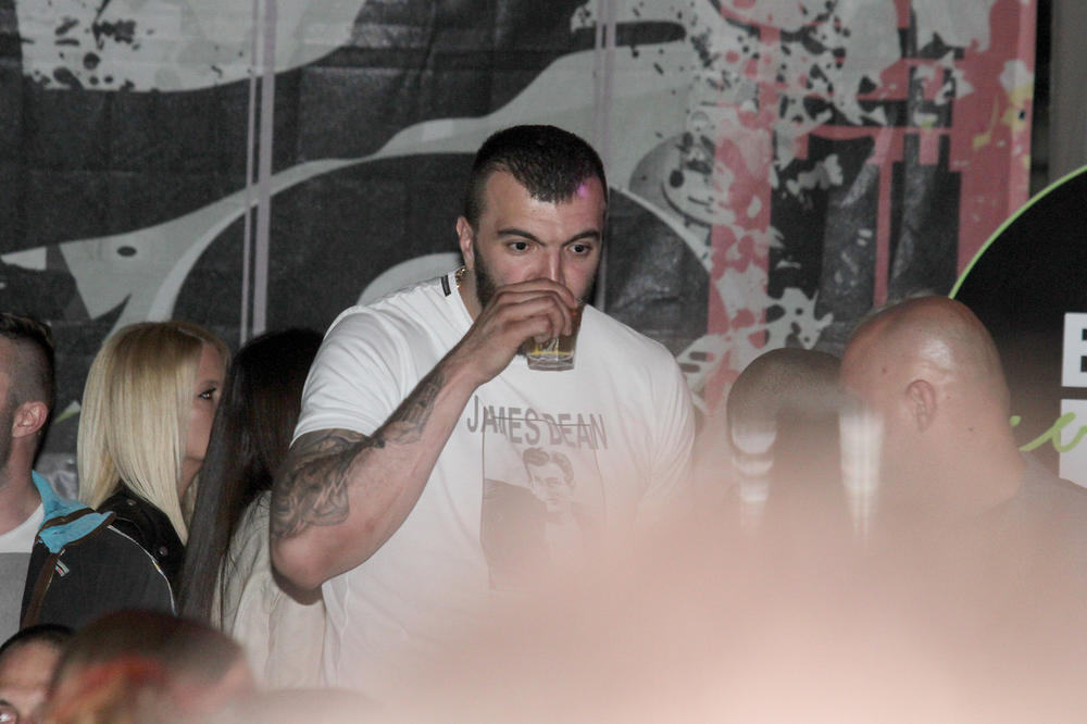 E OVO ĆE BITI LUDNICA! Naš poznati košarkaš uskoro dobija sina: Pravi trodnevno slavlje, 50.000 evra samo za muziku!