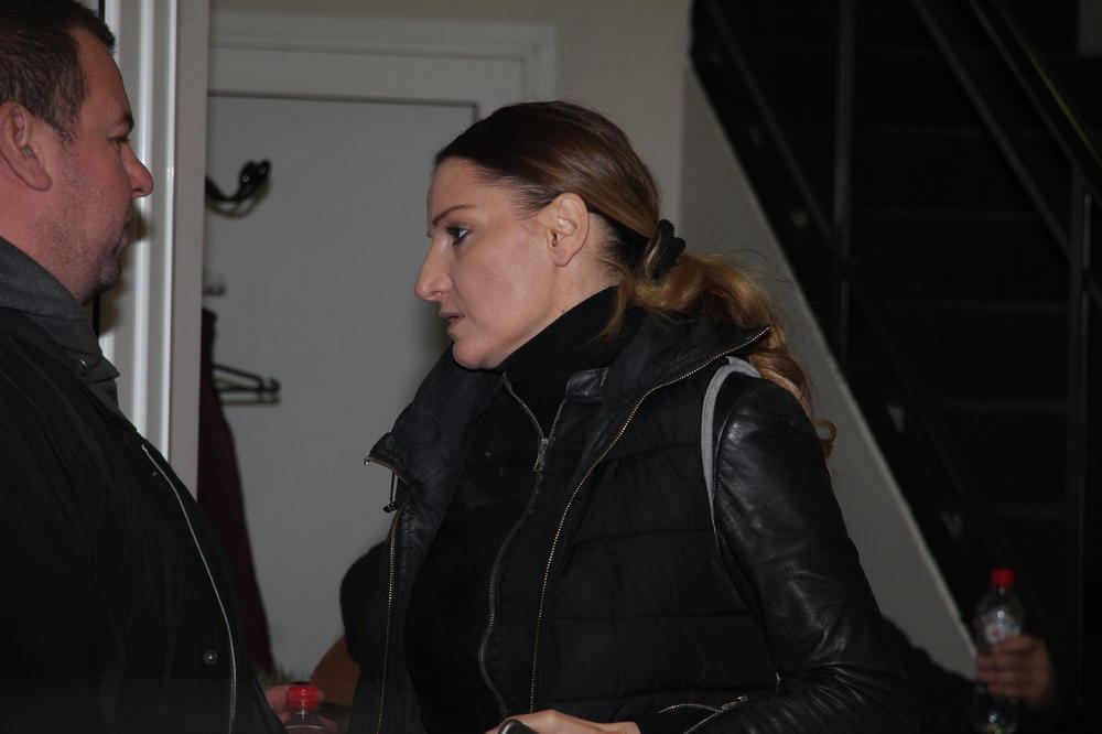 Mira Škorić uz jako obezbeđenje sahranila majku! Kad shvatite samo od čega su je branili...