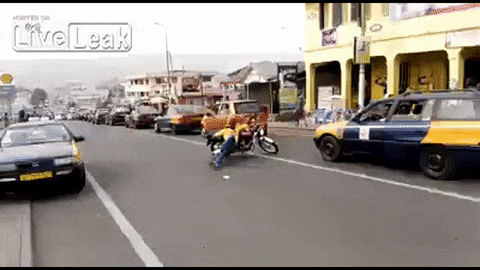 On jedva čeka kolaps u saobraćaju jer tada POČINJE NJEGOV ŠOU! (VIDEO)