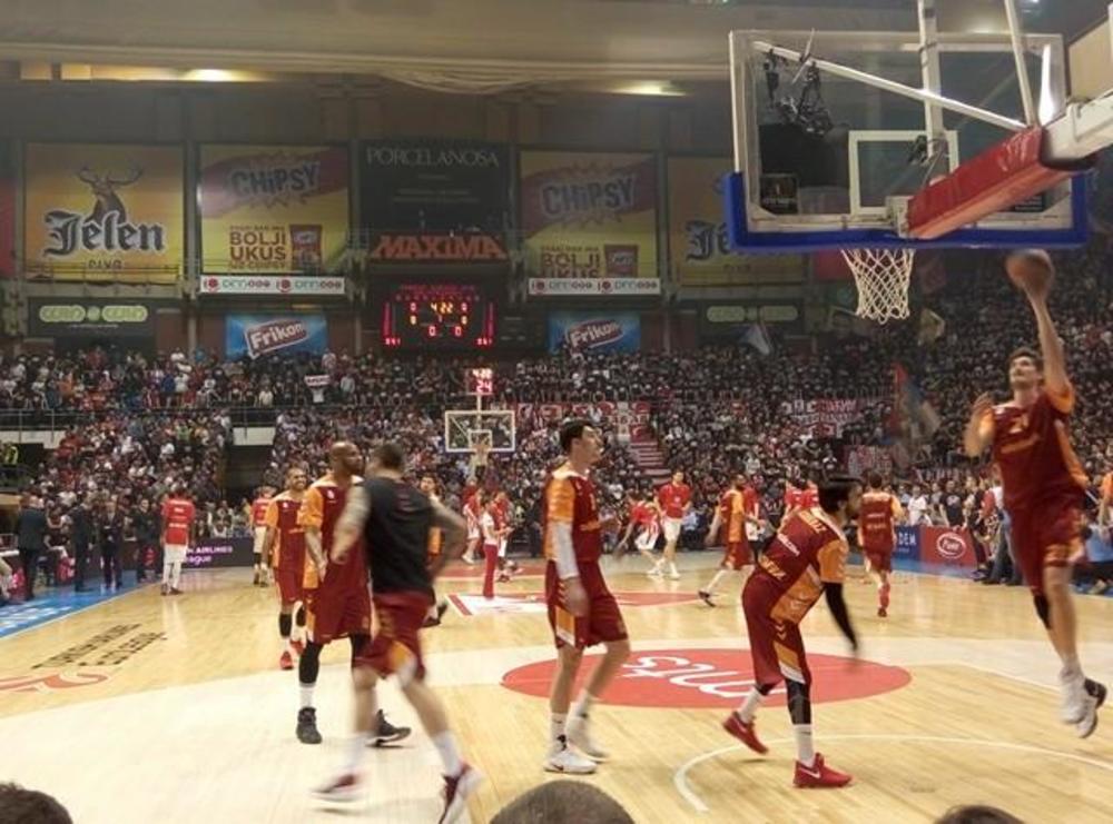 Košarkaši Galatasaraja na zagrevanju u Pioniru  