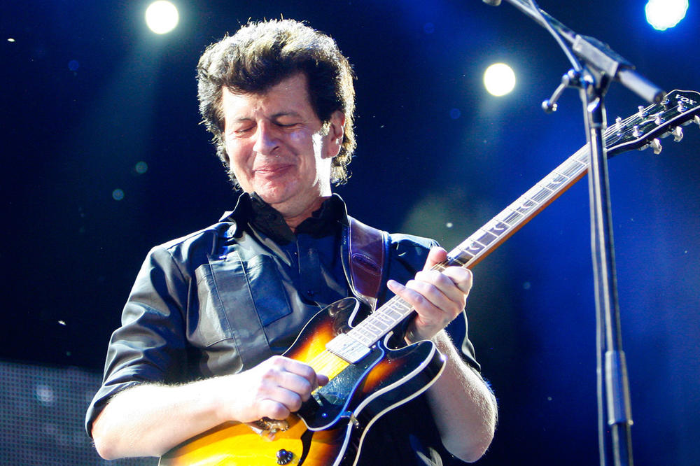 Kako upropastiti ili spasiti Bajagu za 5 minuta? Kad zapevaju Gudroslav i Bjesomar MOJE DRUGOVE, a tek ON...