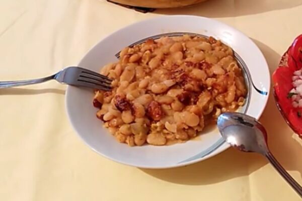 Kilo leba i tanjir pasulja! DA LI SMO ZBOG OVOG DEBELI? Pogledajte cenu zdravog ručka u Srbiji! (FOTO) (VIDEO)