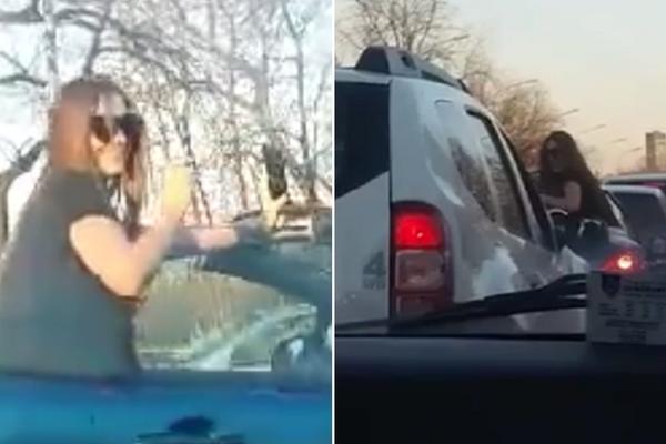 HAOS U CENTRU BG! Devojka se malo zanela, pa iz kabrioleta gađala ljude, mahala im, pravila selfije! (VIDEO)