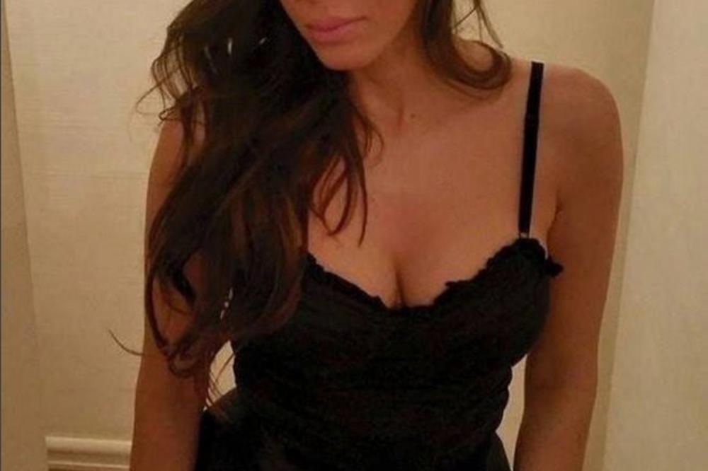 SALO NA STOMAKU SVE VIŠE NAPADA PEVAČICE, SADA SE I ONA PODVRGLA LIPOSUKCIJI! Posle operisanja PROKLINJE i kune!