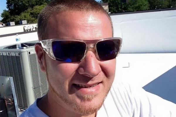 ALI, NE IZ ZABAVE! Otac troje dece igrao igricu 22 sata i umro. Kada čujete razlog, poći će vam suze!