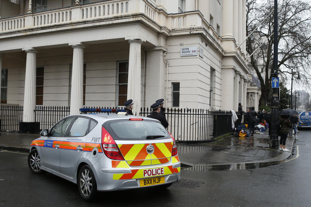 ŠTA SE OVO DEŠAVA?! Novi ludak pokosio pešake na trotoaru: Jednog je vukao za sobom ispod kola! (FOTO)