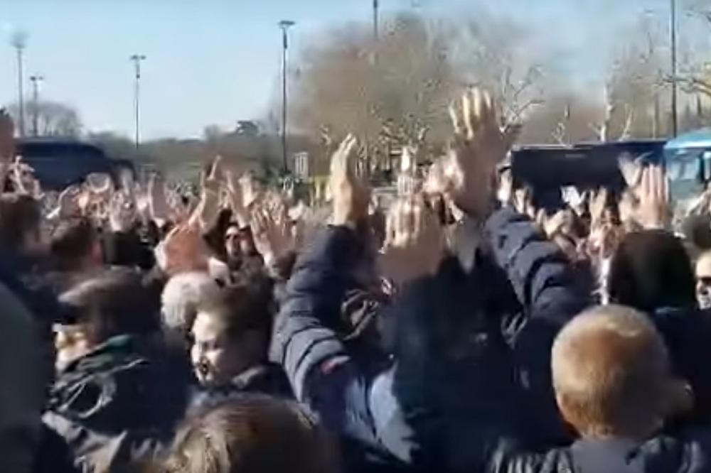 KLJUČA U FIRENCI! Horda navijača došla na trening i napravila pravi HAOS! (VIDEO)