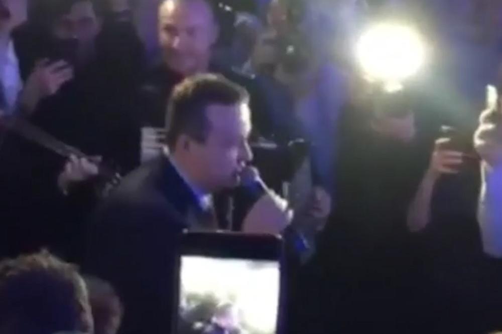 Dačić pevačima otima hleb iz usta! Ministar pevao i na Selakovićevoj svadbi (VIDEO)