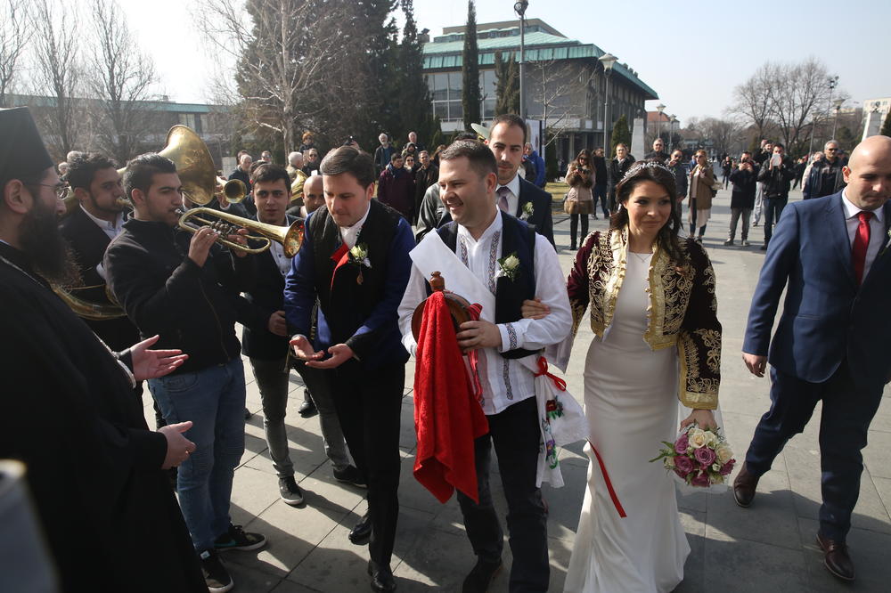 CECA PEVALA NA SVADBI SELAKOVIĆA: Salom odjekivali njeni najveći hitovi, tako se pravi DOBRO VESELJE (VIDEO)