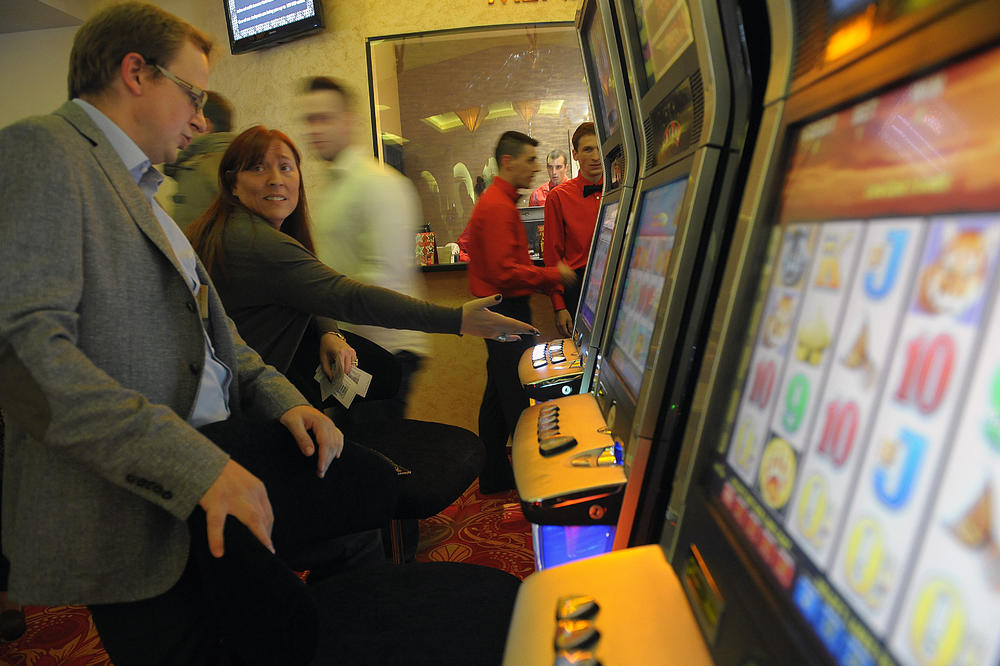 16 DECE SE TRENUTNO LEČI OD ZAVISNOSTI OD KOCKE U BEOGRADU: Popunjavanje tiketa s roditeljima nije igra