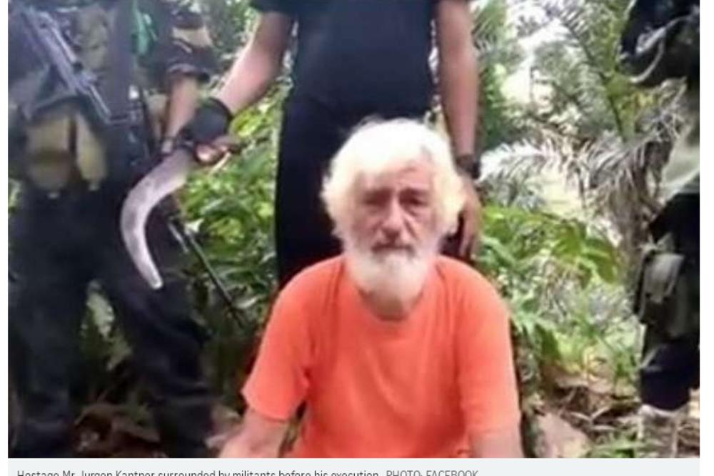 Bezumlje džihadista: Odsekli glavu zarobljenom Nemcu!