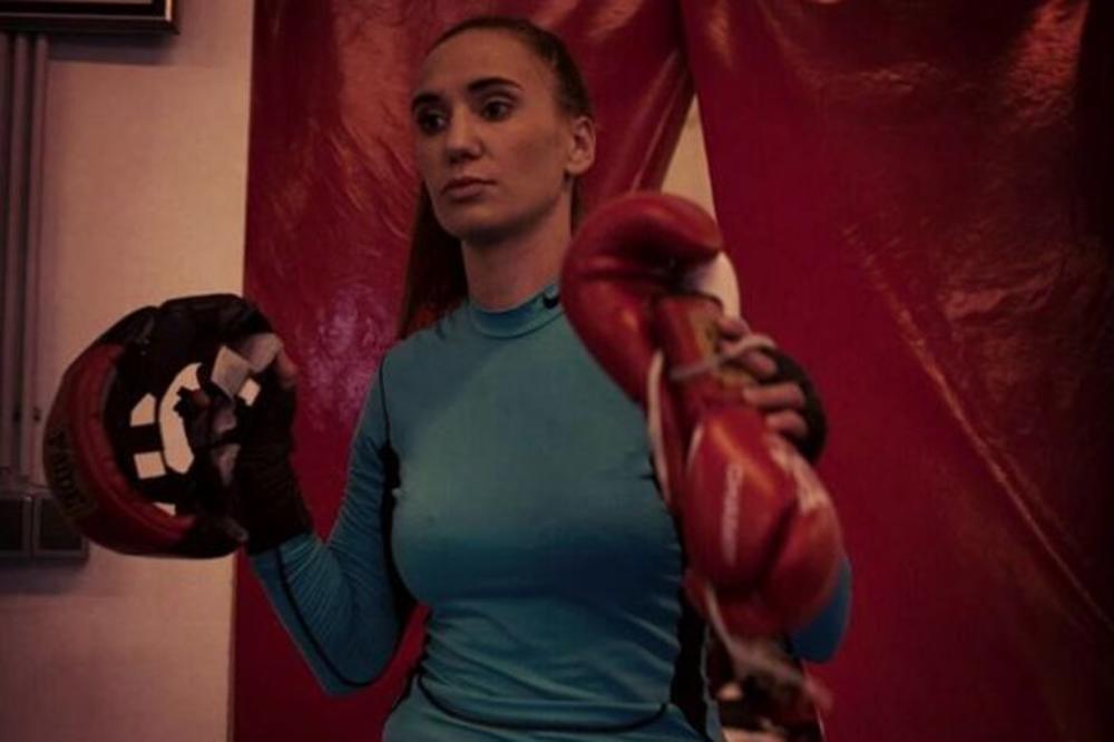 Prelepa Ivana je provela četiri godine u manastiru, a sada je na putu da postane najbolja bokserka na svetu! (FOTO) (VIDEO)