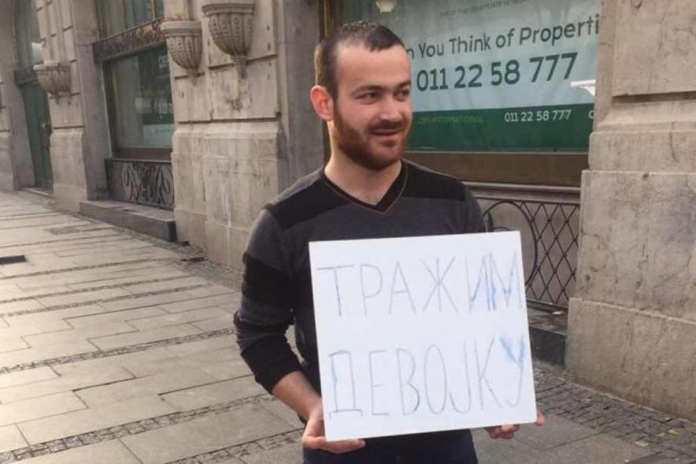 OVO NIJE FORA! Dečko stvarno traži devojku i to USRED Knez Mihailove! (FOTO)