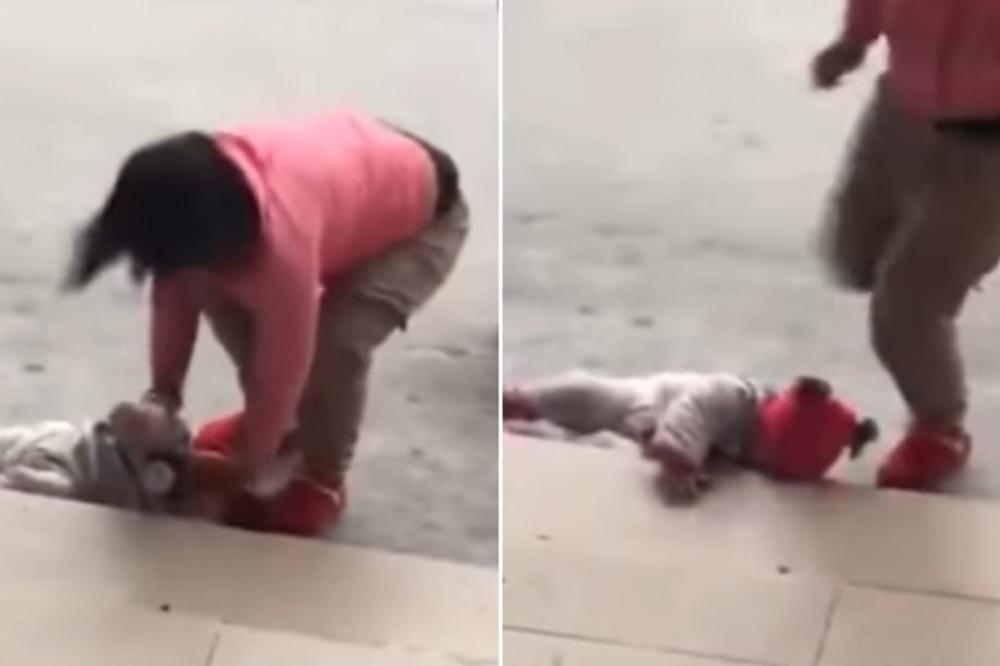 Gledajte na sopstvenu odgovornost! MAJKA ŠUTIRALA DETE i bacala ga po stepenicama JER JE PLAKALO! (UZNEMIRUJUĆI VIDEO)