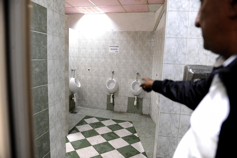 HOROR U ŠKOLSKOM WC KRIJE JOŠ VEĆU TAJNU! Devojčica već pokušavala da se ubije ZBOG LJUBAVI!