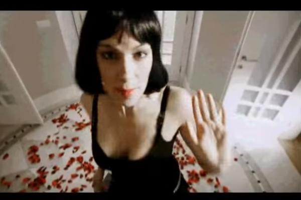 BILA JE SA SKAJ VIKLEROM, POKUŠALA DA SE UBIJE, A SADA JE GLUMICA: Udala se samo nekoliko nedelja nakon PROSIDBE