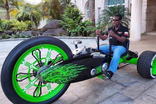 Bahati sin diktatora: Narod mu gladuje i umire, a on glumi plejboja i troši milione! (FOTO)