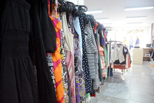 EVO ŠTA ZNAČI AKO ČESTO NOSITE CRNU ILI TAMNU ODEĆU: Verovanja kažu da to ima posebno ZNAČENJE