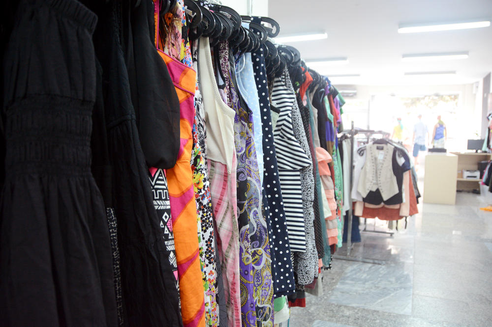 EVO ŠTA ZNAČI AKO ČESTO NOSITE CRNU ILI TAMNU ODEĆU: Verovanja kažu da to ima posebno ZNAČENJE