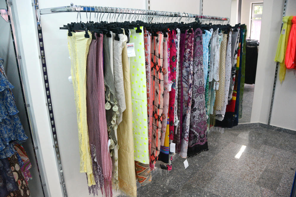 ZNATE LI ŠTA ZNAČI KRUG SA ETIKETE NA ODEĆI? Obavezno pogledajte, MALO KO JE DO SAD TO ZNAO