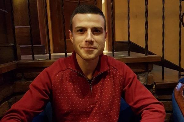 OVO JE DEČKO KOJI JE SEBI PREREZAO VRAT: Pogledajte njegove poslednje slike sa Fejsbuka!