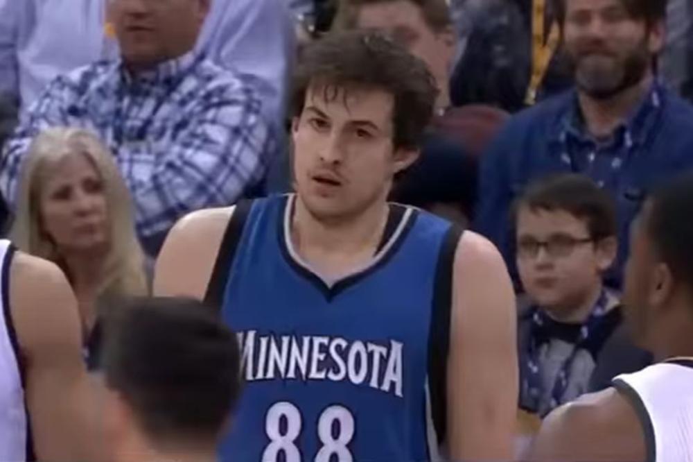 Šta su to navijači Minesote zamerili Nemanji Bjelici?! (FOTO)